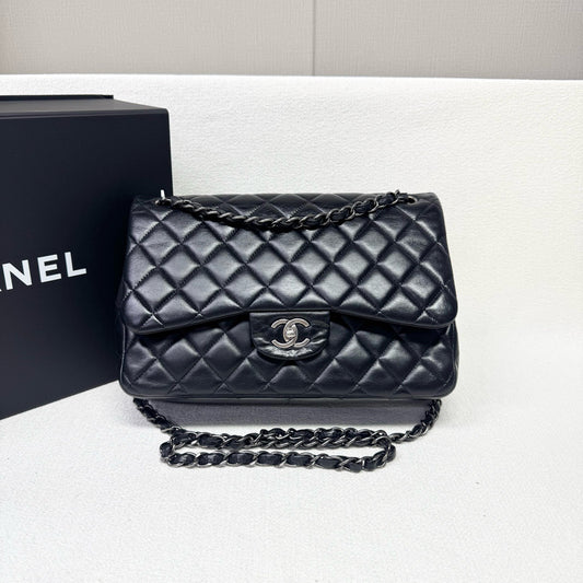 Chanel - Classic Flap Jumbo - Leather - Black - (Jumbo)