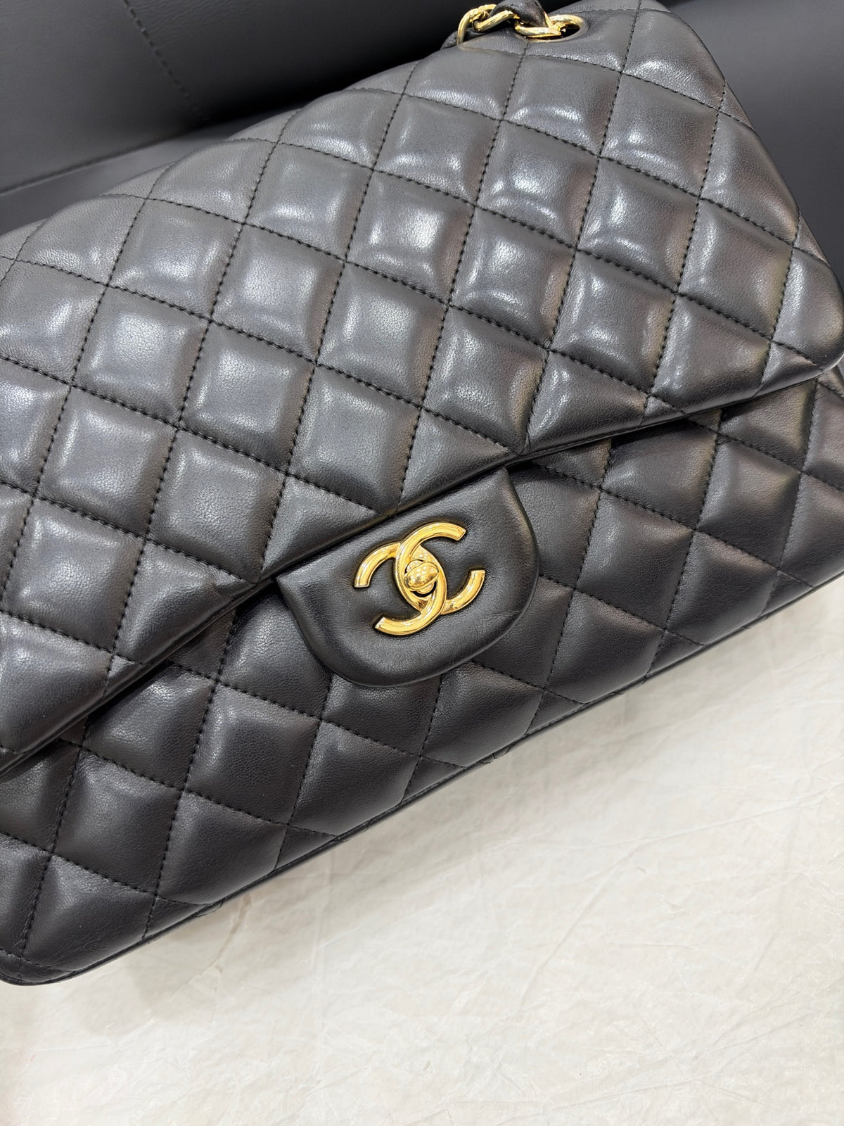 Chanel - Classic Flap Jumbo - Leather - Black - (large)