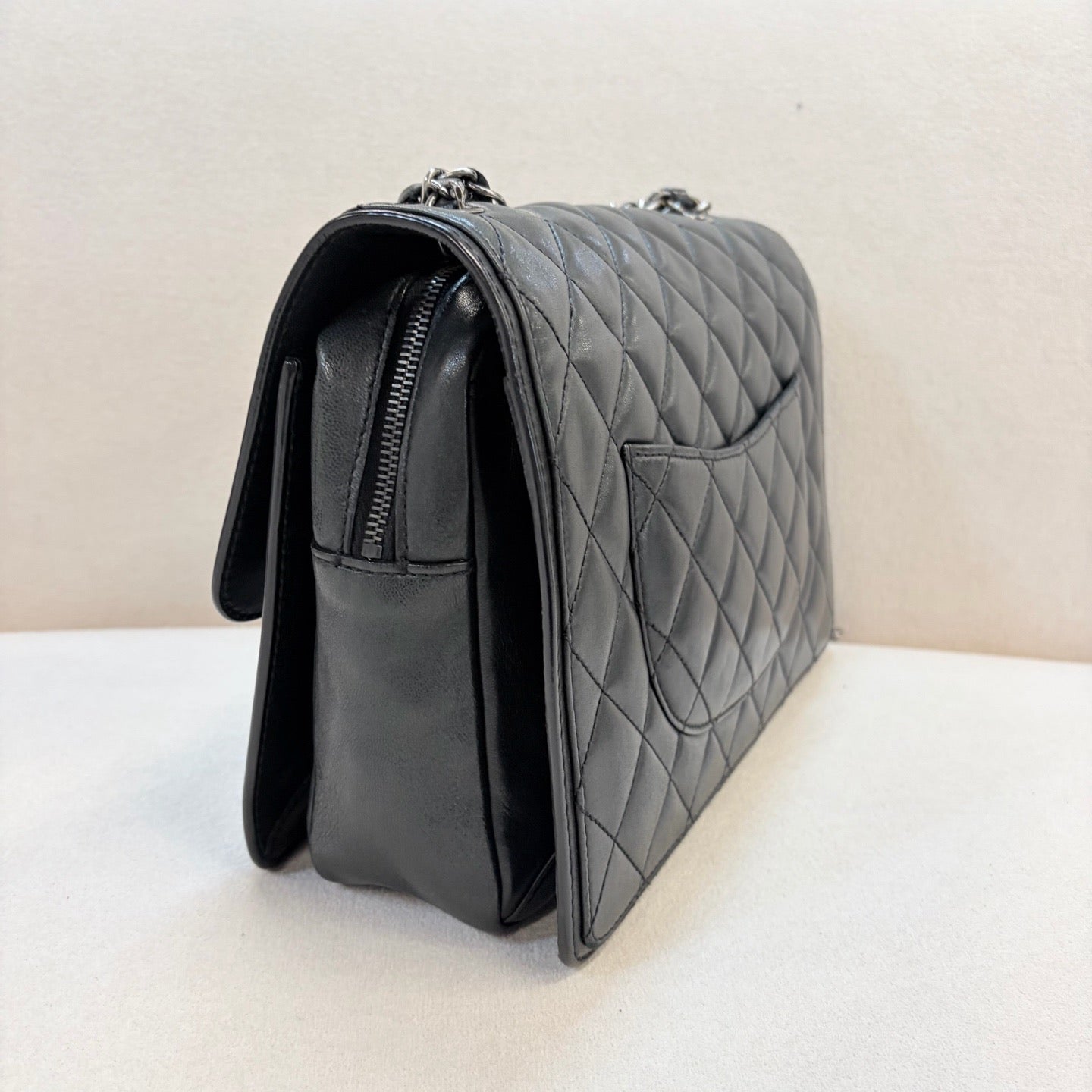 Chanel - Classic Flap Jumbo - Leather - Black - (large)