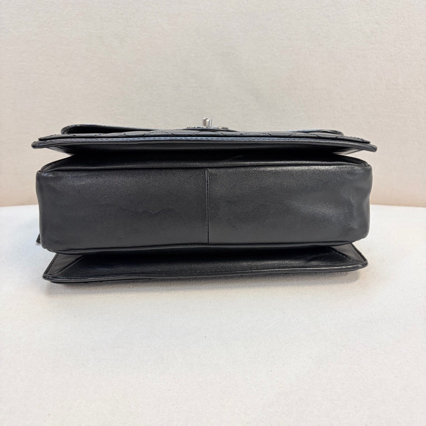 Chanel - Classic Flap Jumbo - Leather - Black - (large)