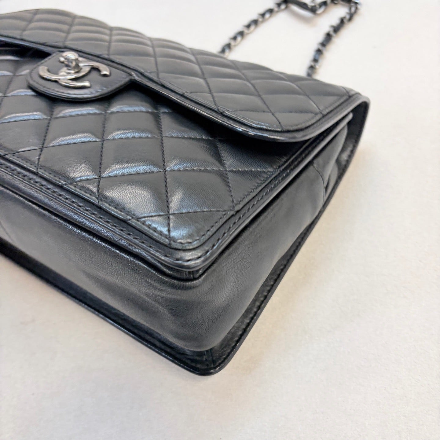 Chanel - Classic Flap Jumbo - Leather - Black - (large)