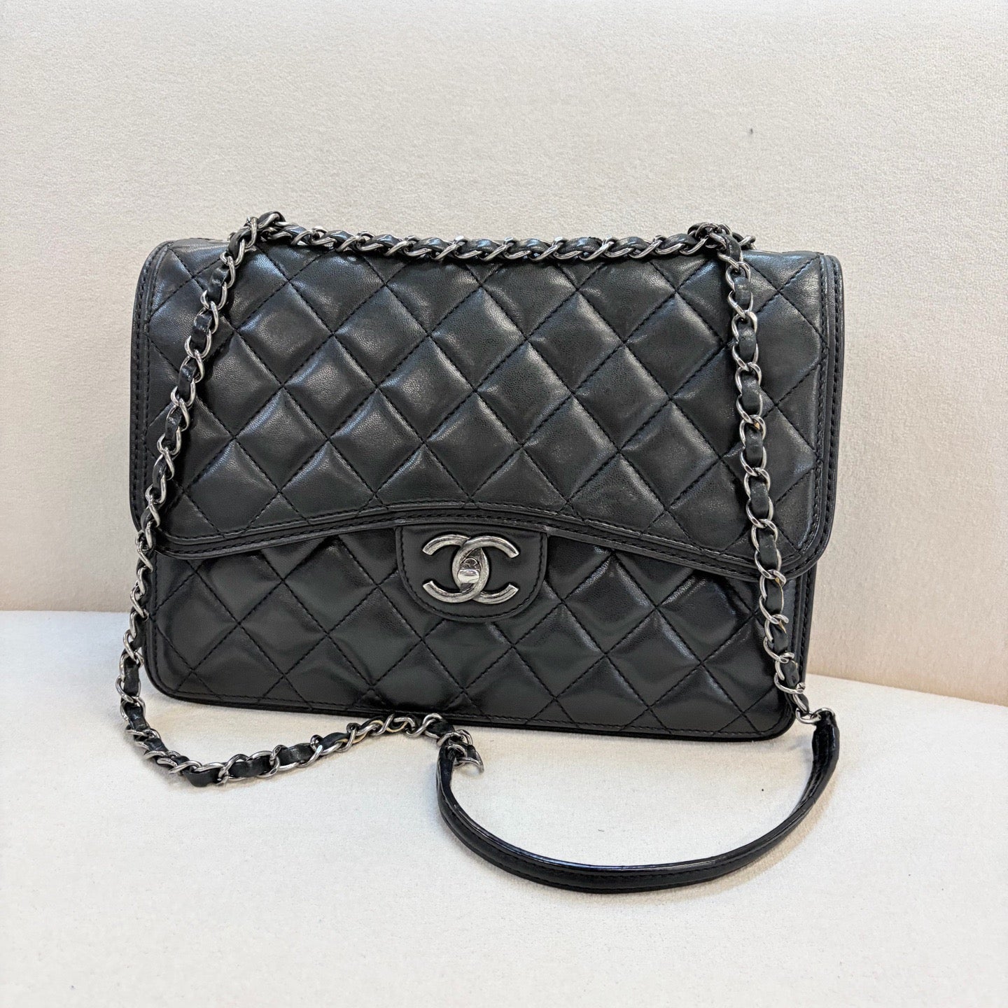 Chanel - Classic Flap Jumbo - Leather - Black - (large)