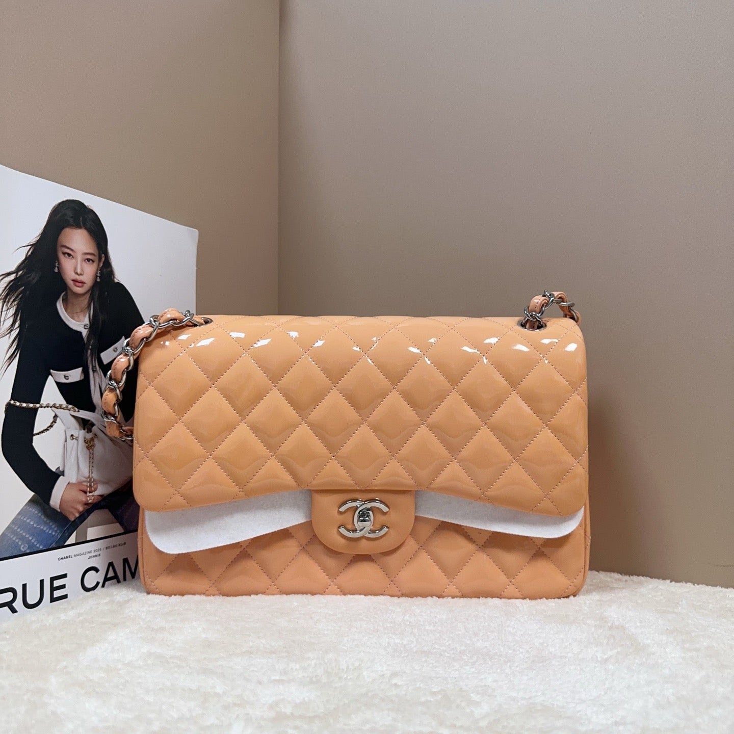 Chanel - Classic Flap Jumbo - Patent leather - Peach with Silver-Tone Hardware - (large)
