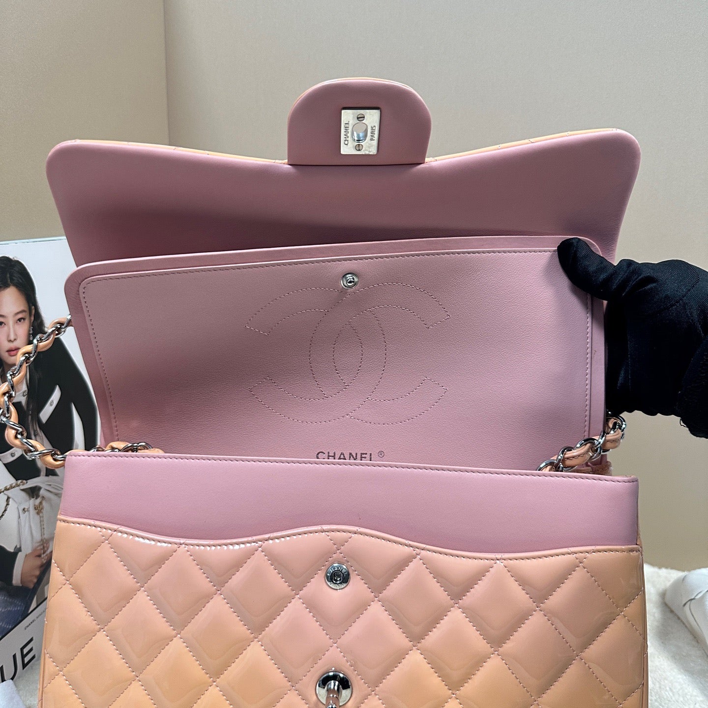 Chanel - Classic Flap Jumbo - Patent leather - Peach with Silver-Tone Hardware - (large)