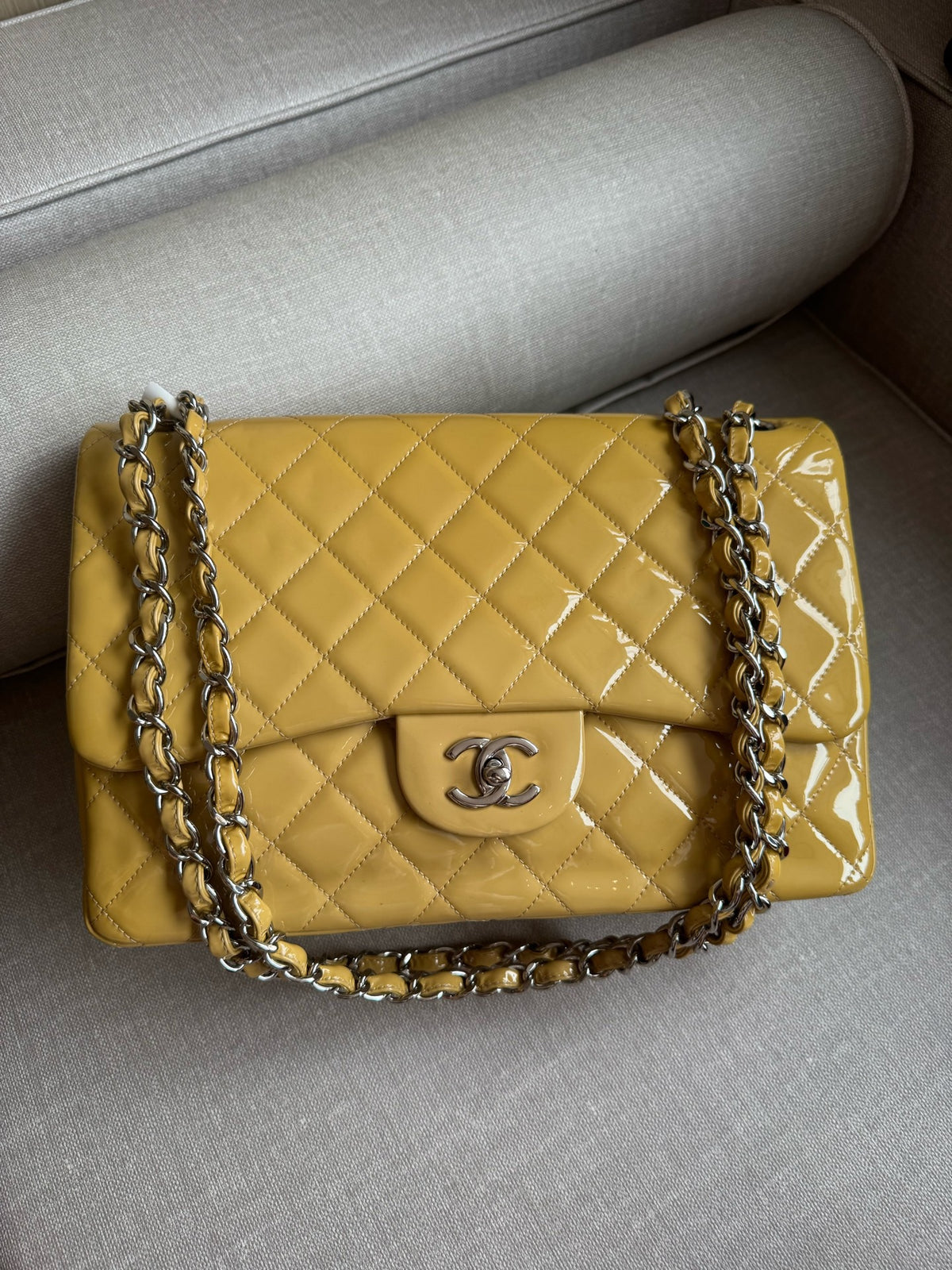 Chanel - Classic Flap Jumbo - Patent leather - Yellow - (large)