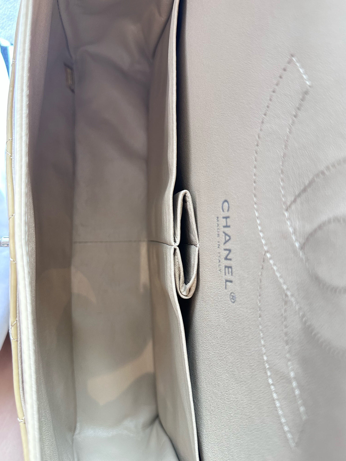Chanel - Classic Flap Jumbo - Patent leather - Yellow - (large)