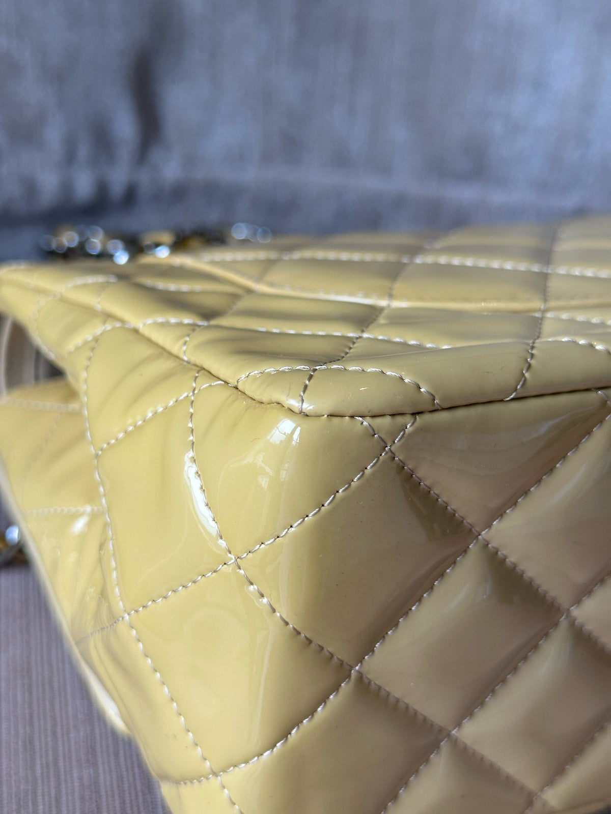 Chanel - Classic Flap Jumbo - Patent leather - Yellow - (large)