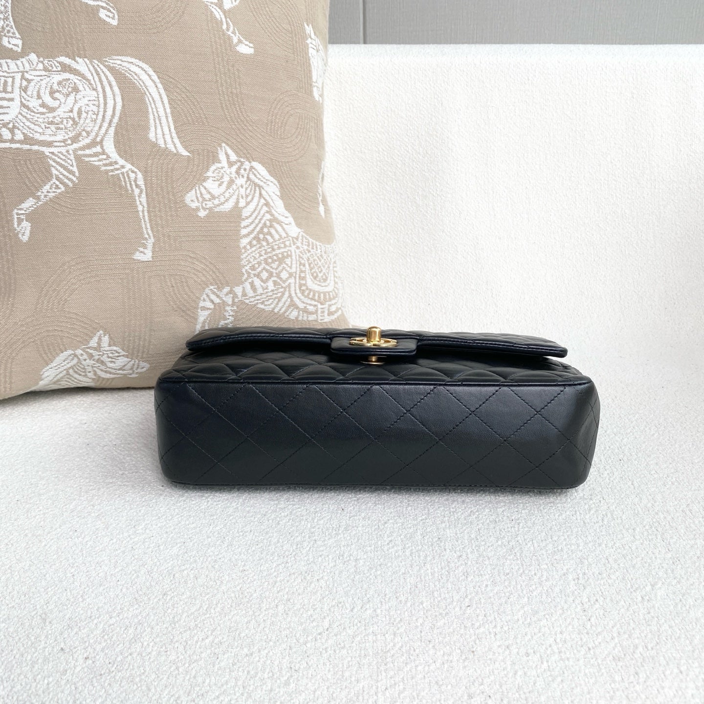 Chanel - Classic Flap - Lambskin leather - Black - (Medium)