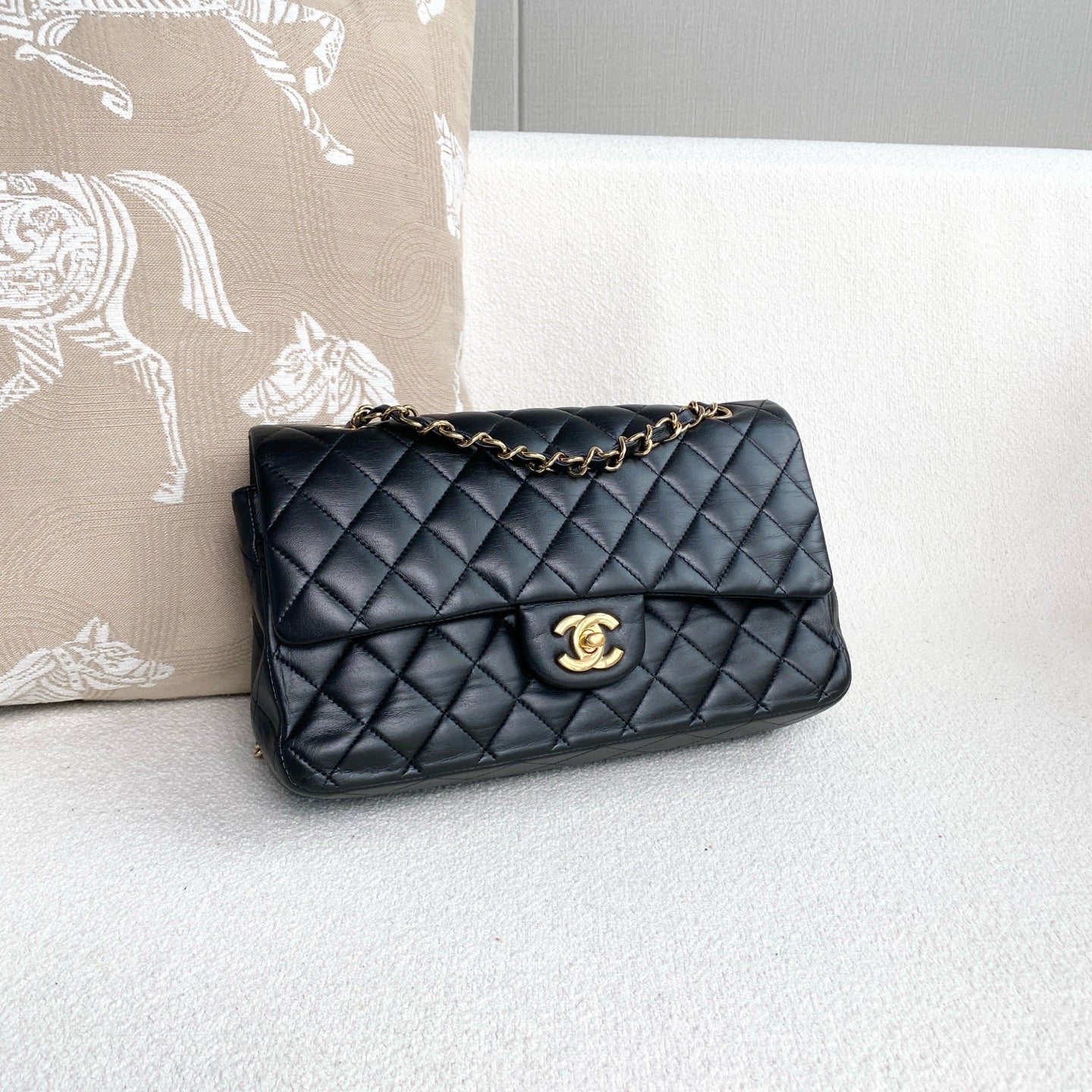 Chanel - Classic Flap - Lambskin leather - Black - (Medium)
