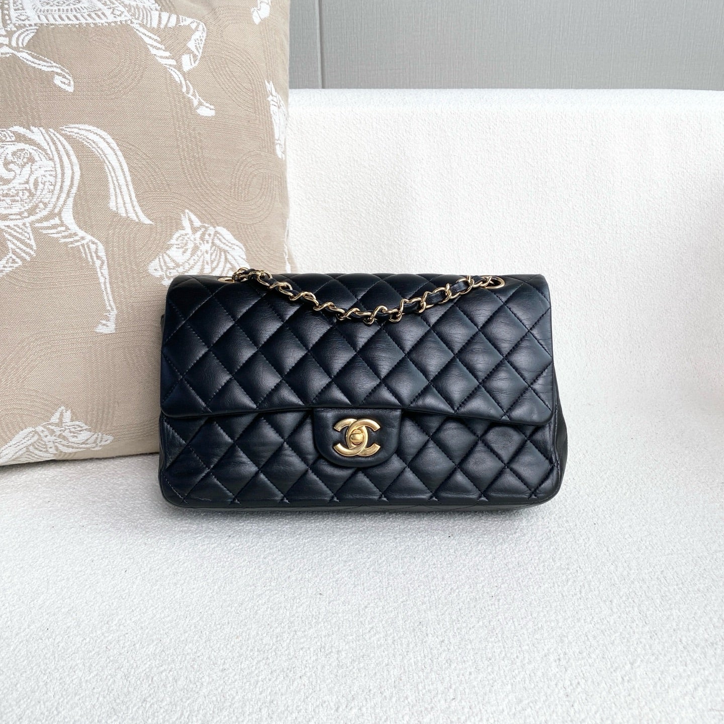 Chanel - Classic Flap - Lambskin leather - Black - (Medium)