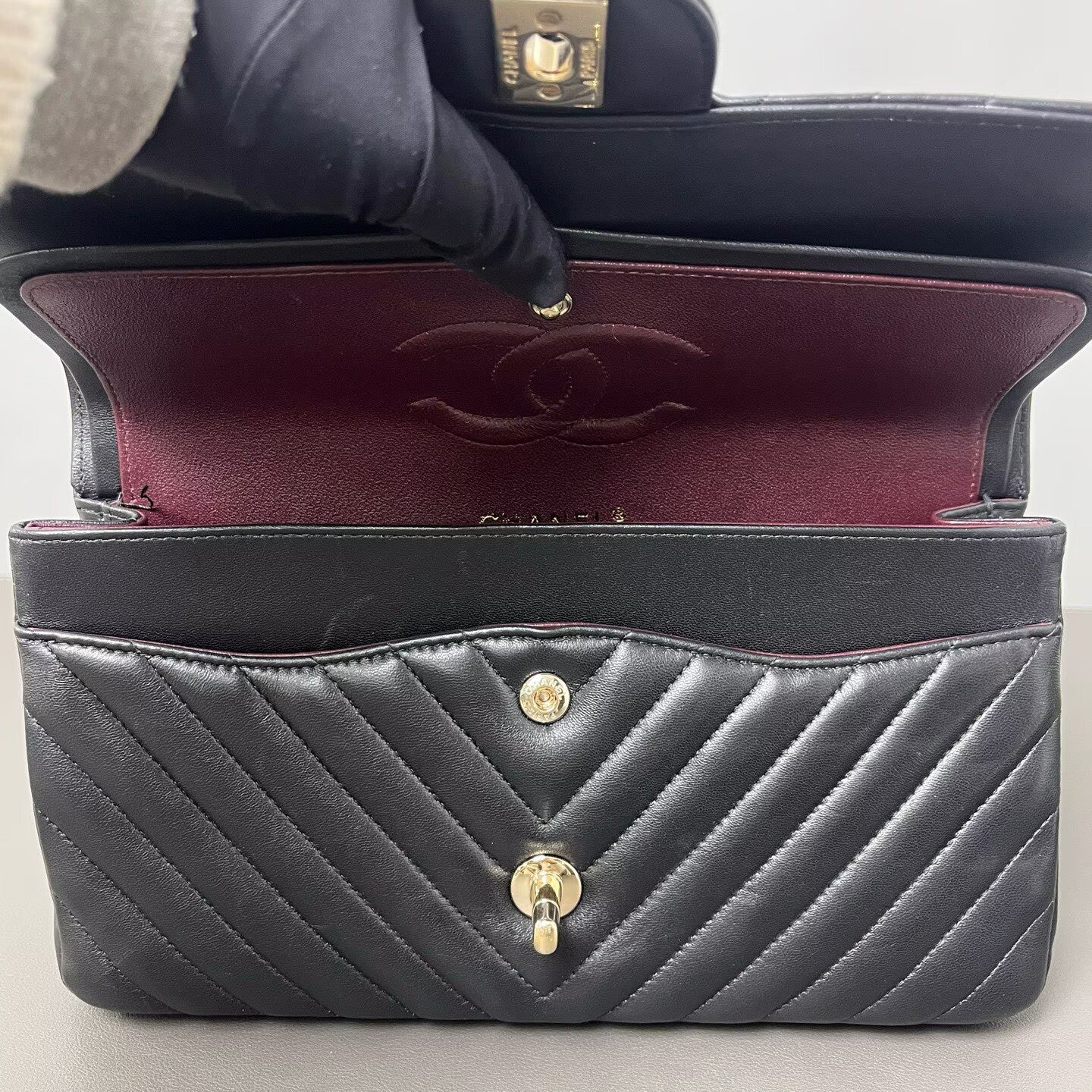 Chanel - Classic Flap - Lambskin leather - Black with Red Interior - (medium)