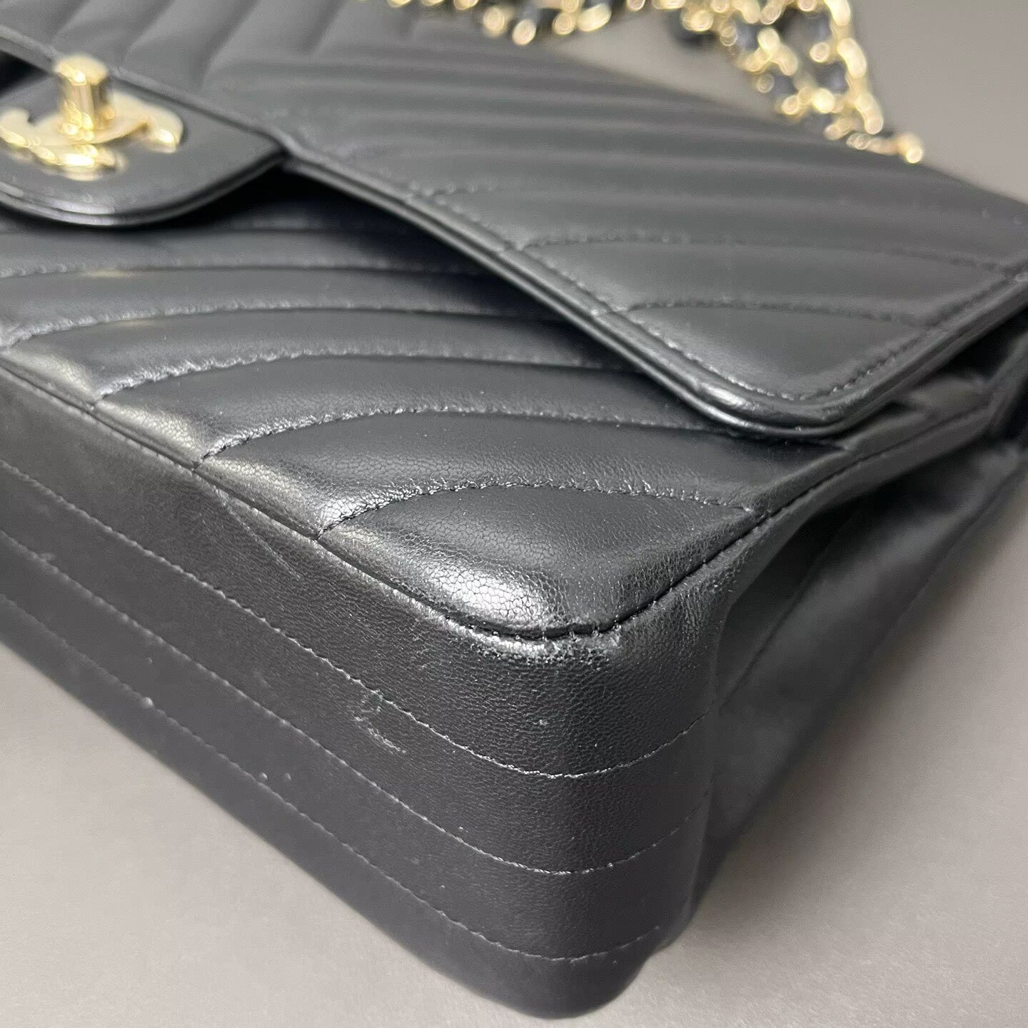 Chanel - Classic Flap - Lambskin leather - Black with Red Interior - (medium)
