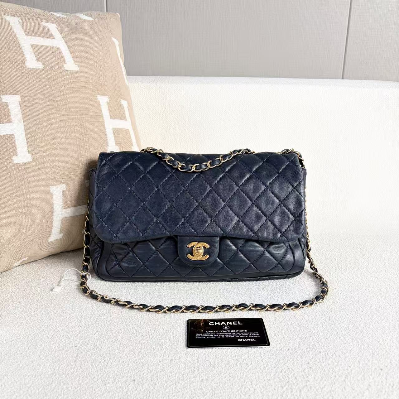 Chanel - Classic Flap - Lambskin leather - Dark Blue with Gold-Tone Hardware - (Small)