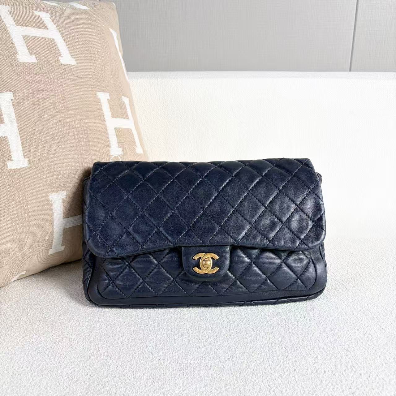 Chanel - Classic Flap - Lambskin leather - Dark Blue with Gold-Tone Hardware - (Small)