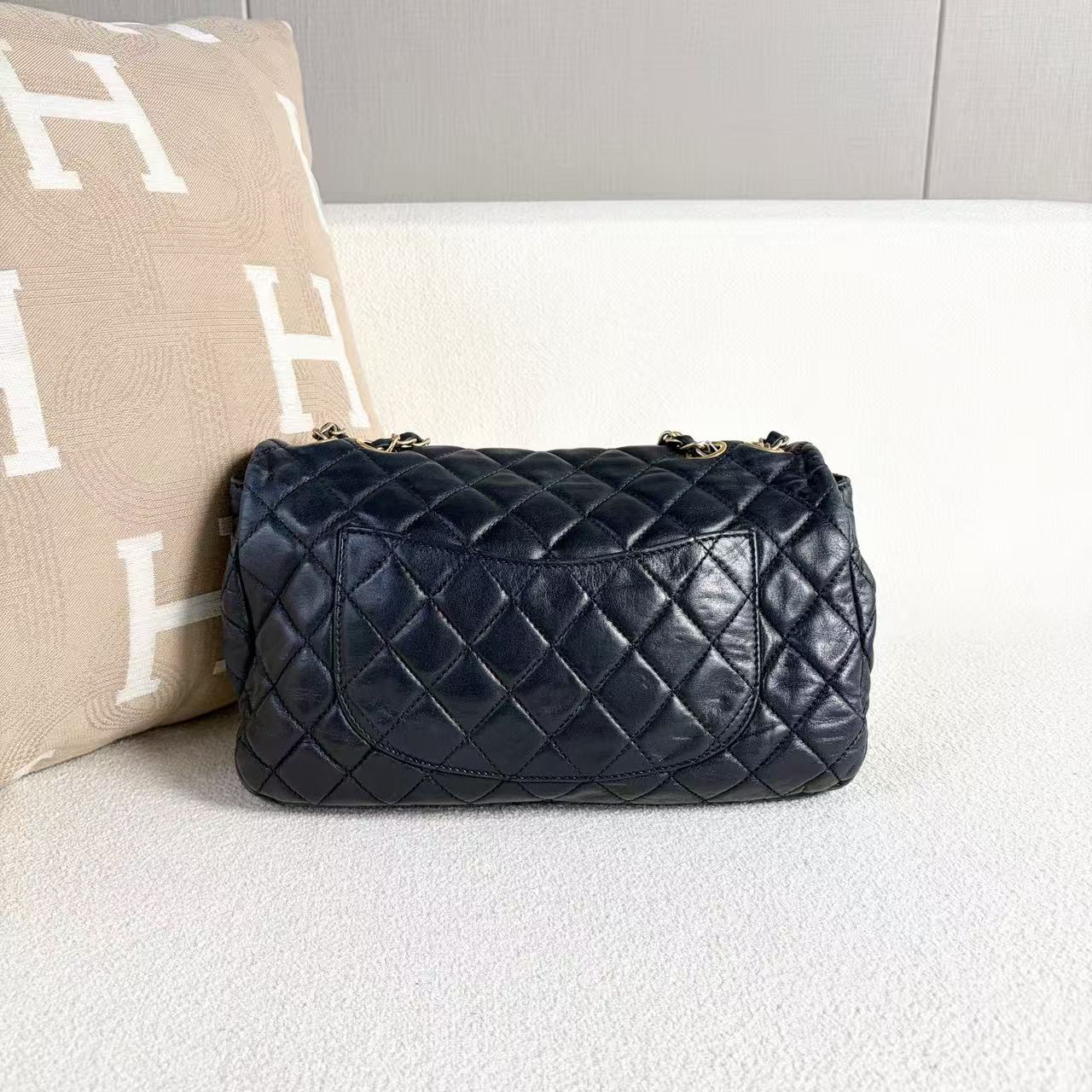Chanel - Classic Flap - Lambskin leather - Dark Blue with Gold-Tone Hardware - (Small)