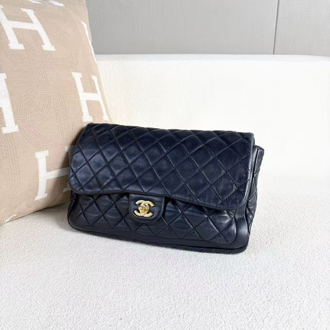 Chanel - Classic Flap - Lambskin leather - Dark Blue with Gold-Tone Hardware - (Small)