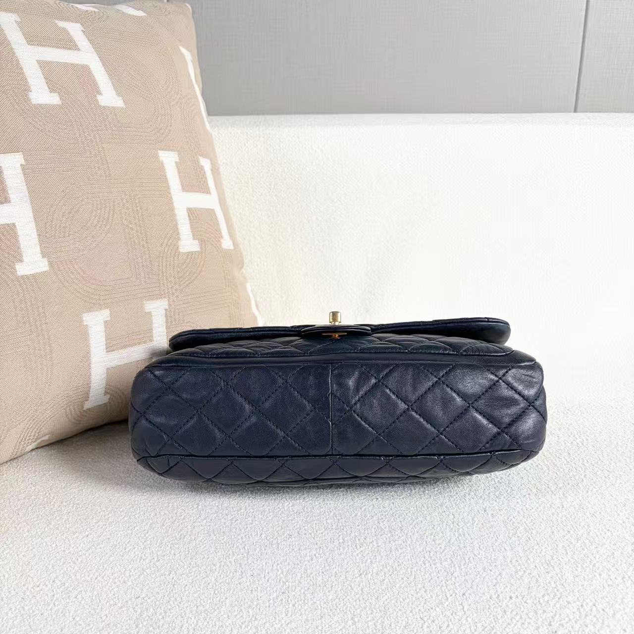 Chanel - Classic Flap - Lambskin leather - Dark Blue with Gold-Tone Hardware - (Small)