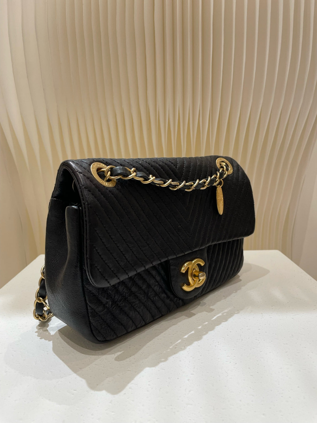 Chanel - Classic Flap Large Mini - Leather - Black - (mini)