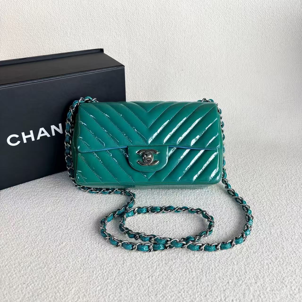 Chanel - Classic Flap Large Mini - Patent leather - Green with Blue Interior Lining - (mini)