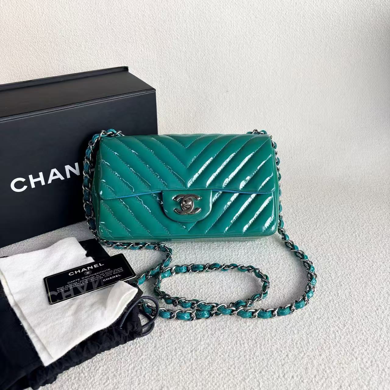 Chanel - Classic Flap Large Mini - Patent leather - Green with Blue Interior Lining - (mini)