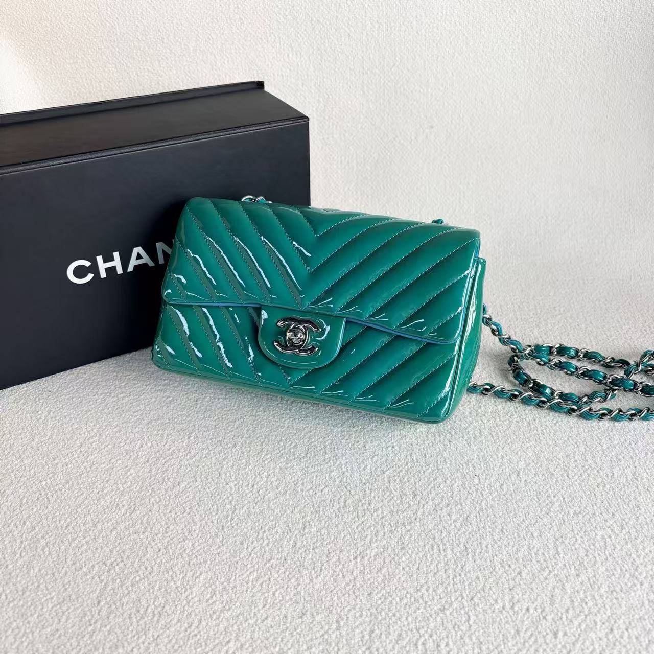 Chanel - Classic Flap Large Mini - Patent leather - Green with Blue Interior Lining - (mini)