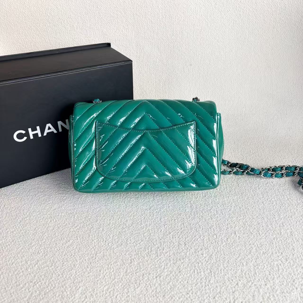 Chanel - Classic Flap Large Mini - Patent leather - Green with Blue Interior Lining - (mini)