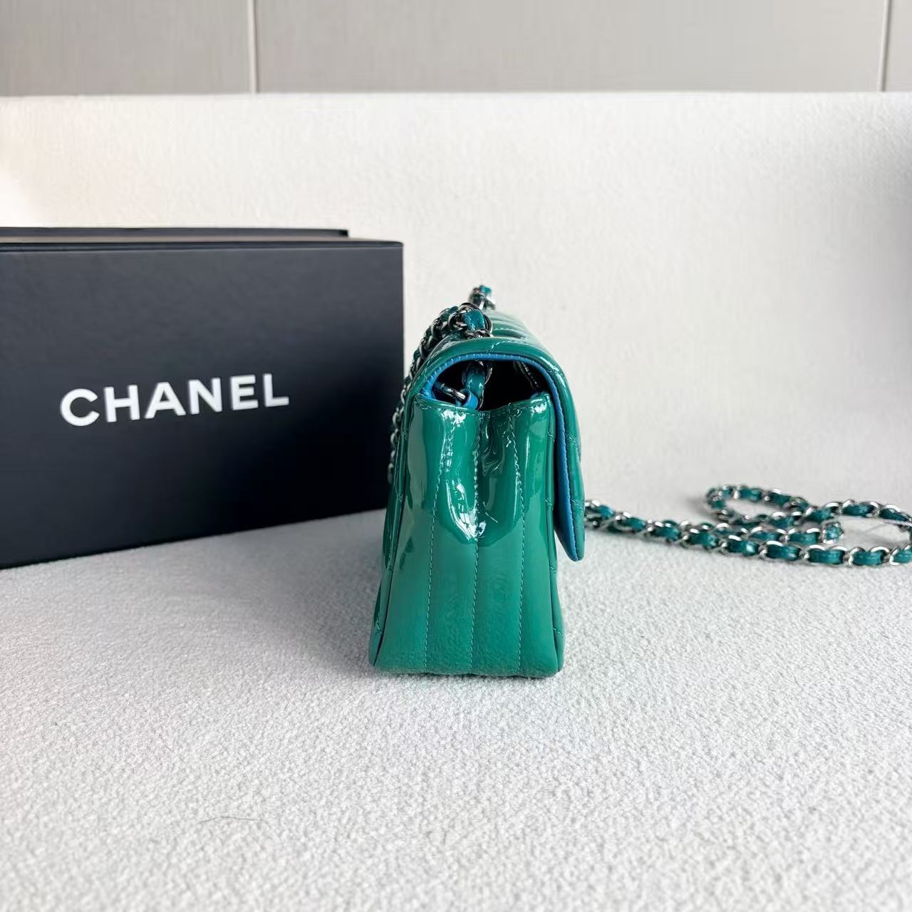 Chanel - Classic Flap Large Mini - Patent leather - Green with Blue Interior Lining - (mini)