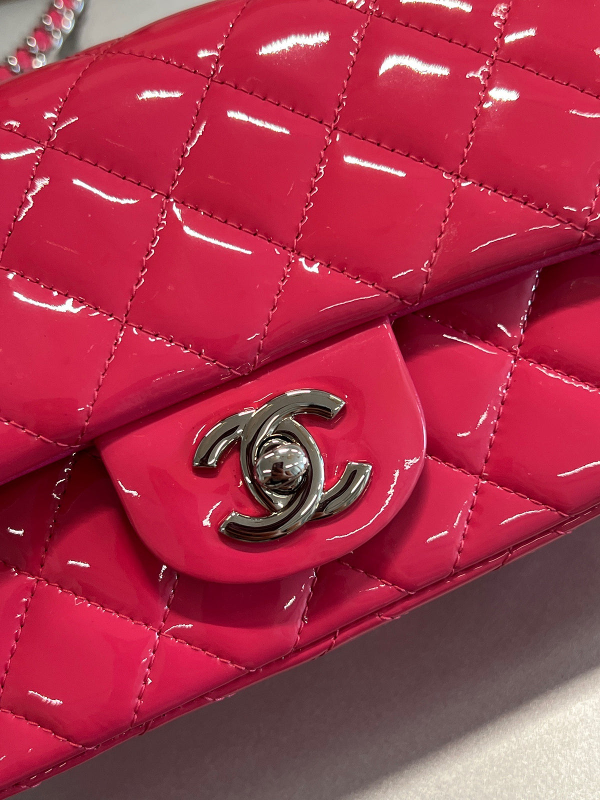 Chanel - Classic Flap Large Mini - Patent leather - Pink - (mini)