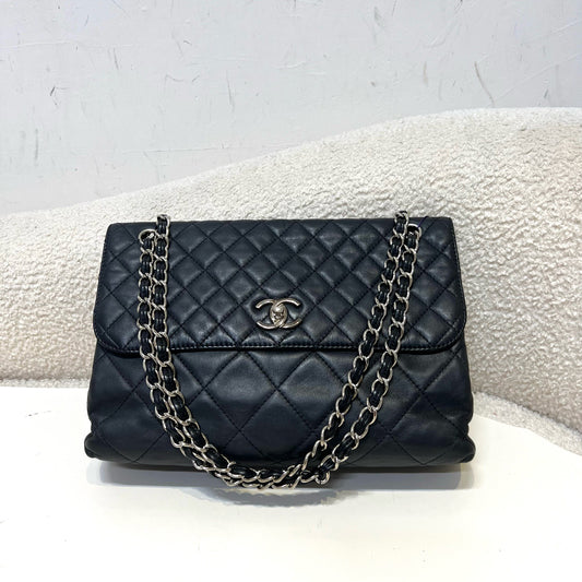 Chanel - Classic Flap - Leather - Black - (large)