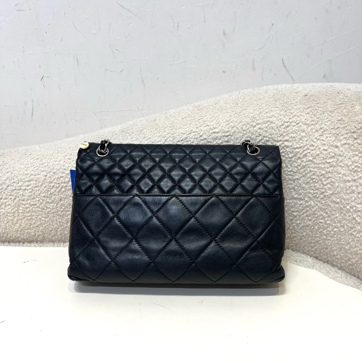 Chanel - Classic Flap - Leather - Black - (large)