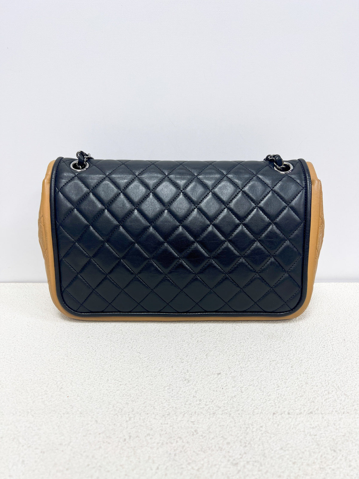 Chanel - Classic Flap - Leather - Black - (large)