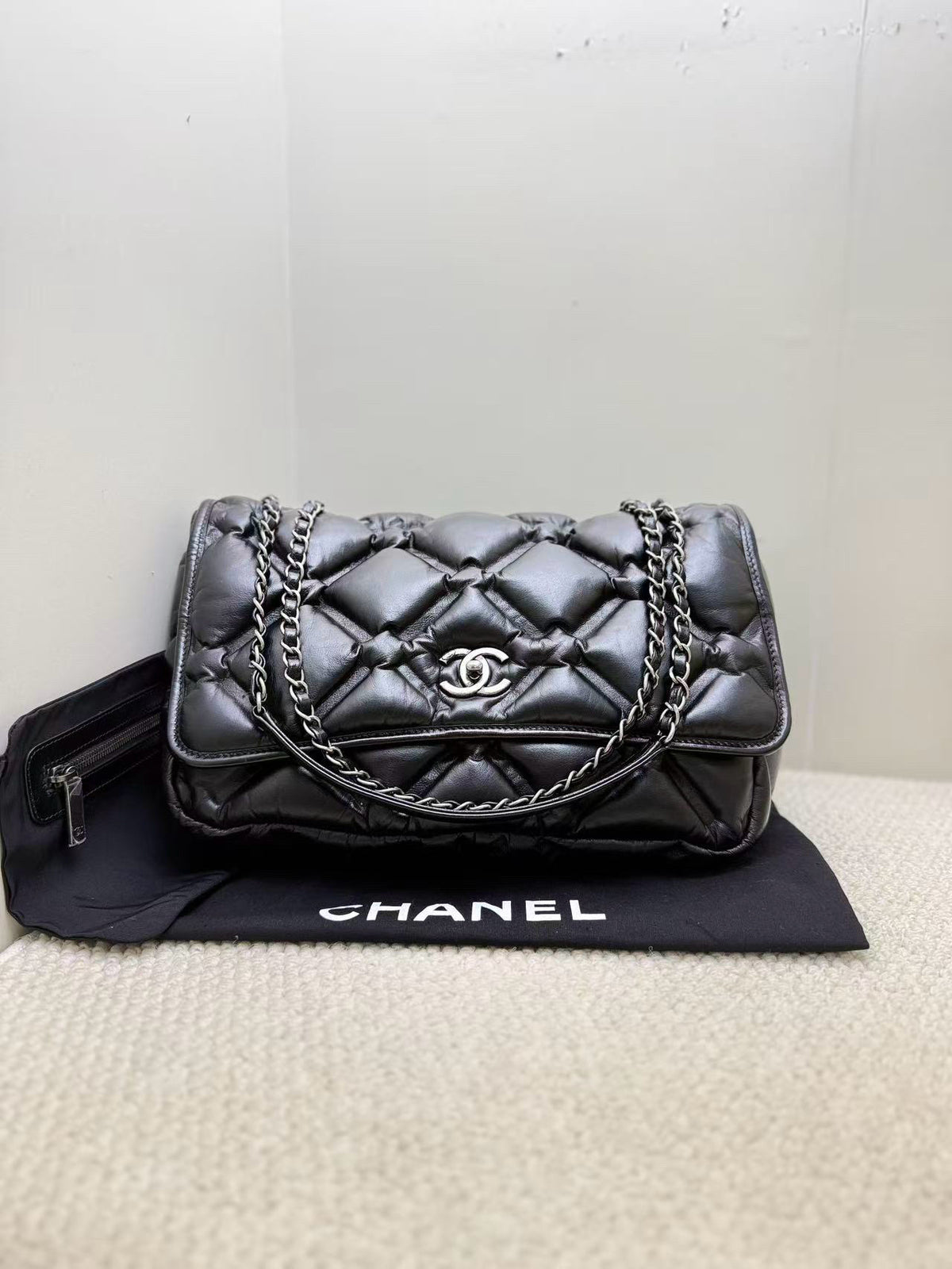 Chanel - Classic Flap - Leather - Black - (large)