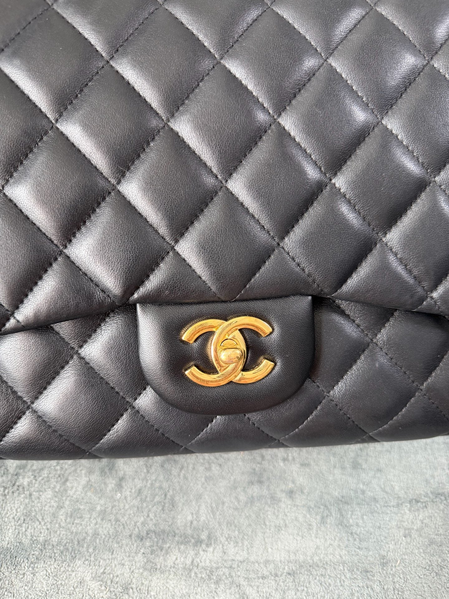 Chanel - Classic Flap - Leather - Black - (large)