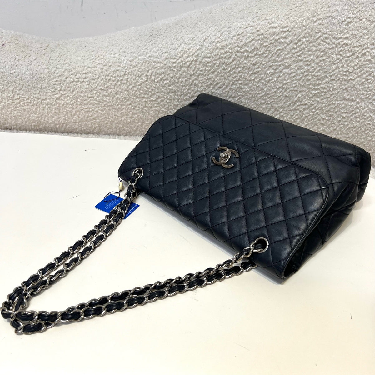Chanel - Classic Flap - Leather - Black - (large)