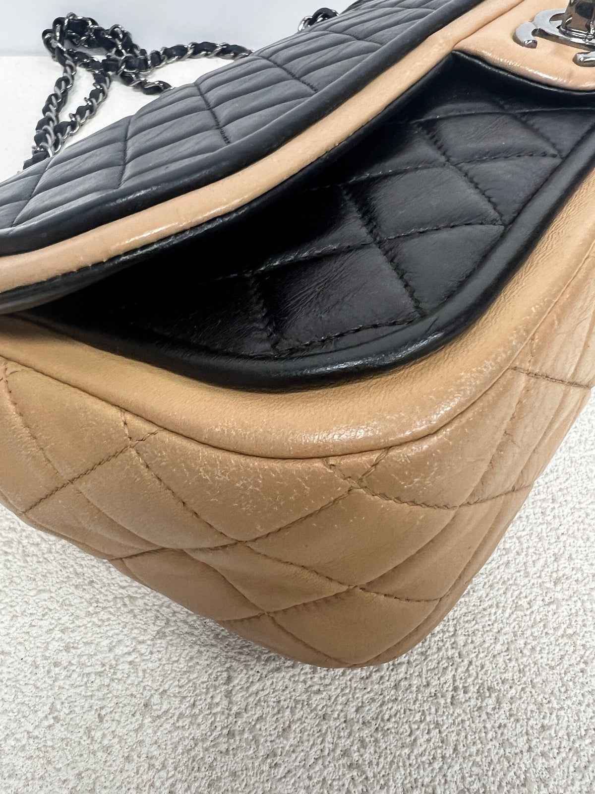 Chanel - Classic Flap - Leather - Black - (large)