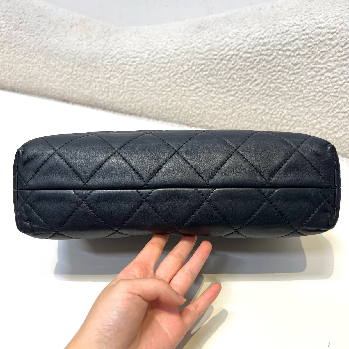 Chanel - Classic Flap - Leather - Black - (large)