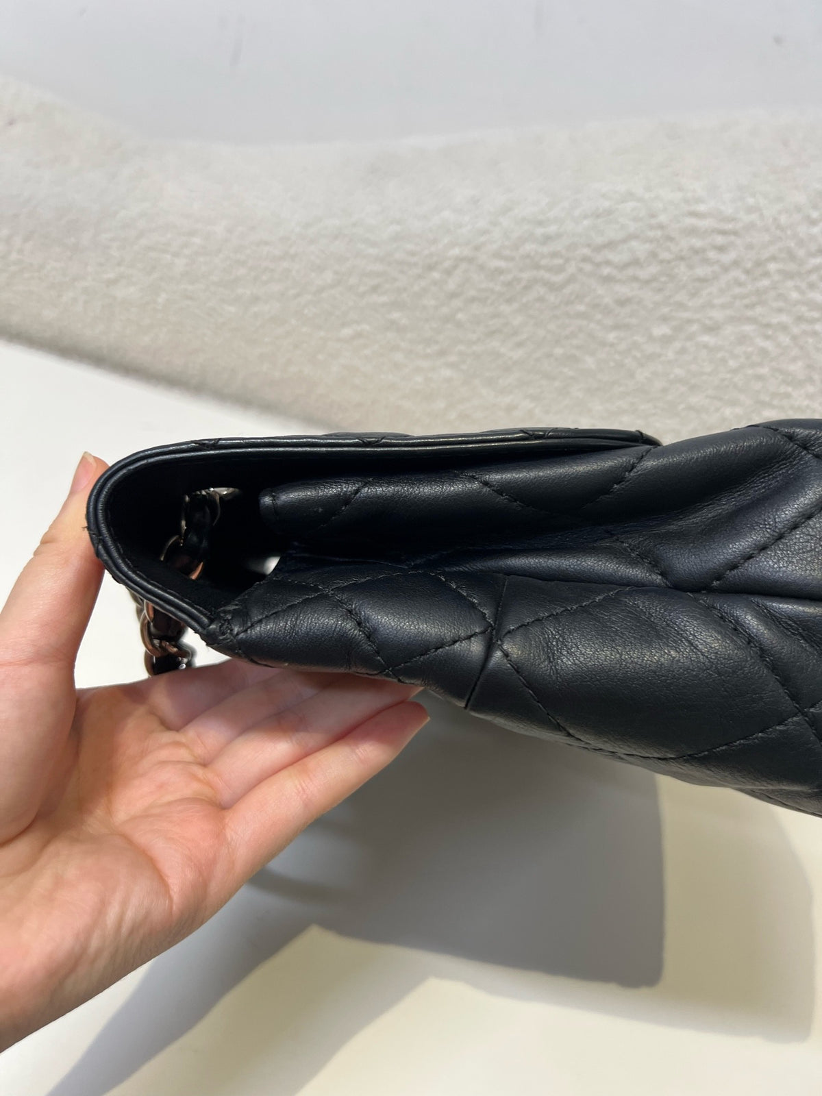 Chanel - Classic Flap - Leather - Black - (large)