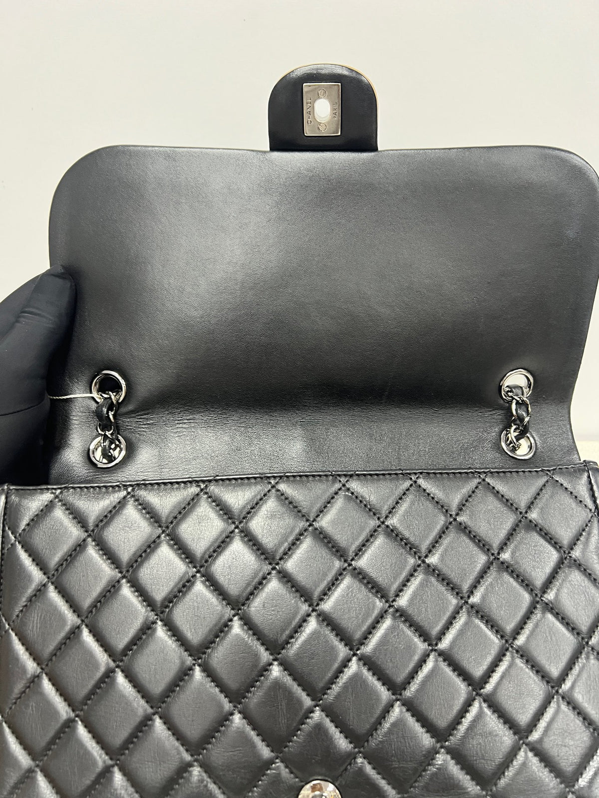 Chanel - Classic Flap - Leather - Black - (large)