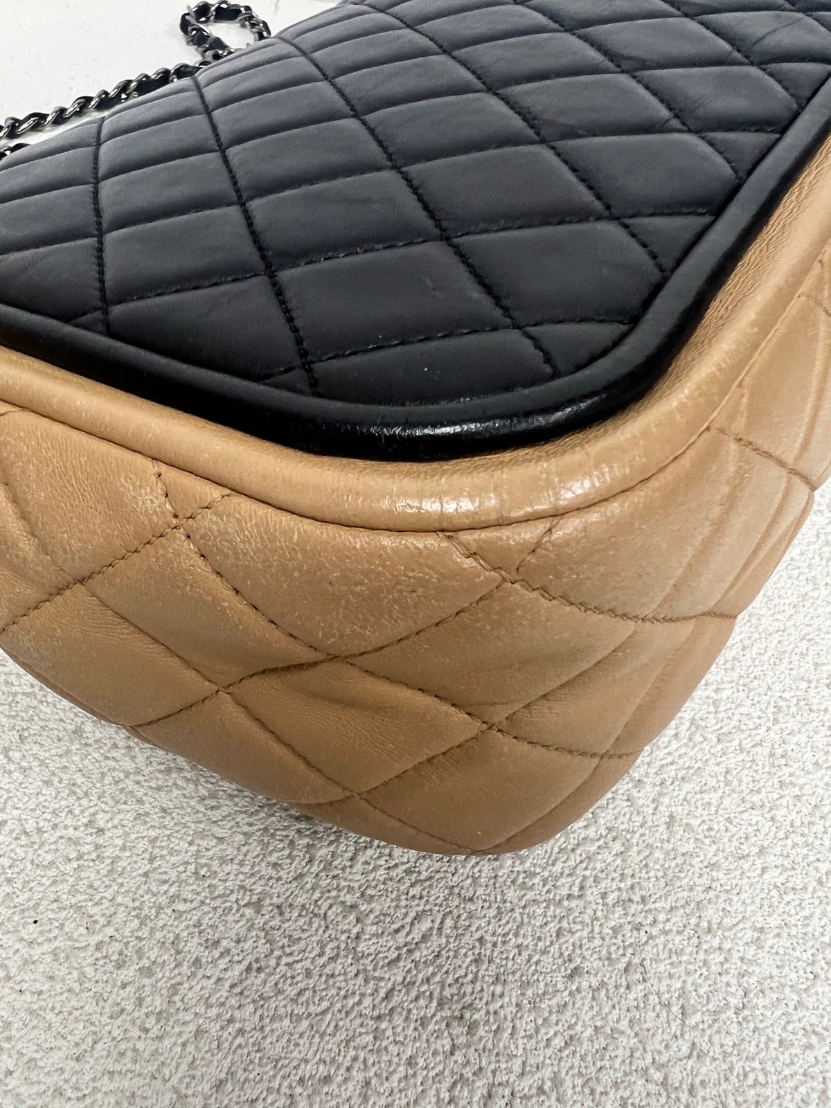 Chanel - Classic Flap - Leather - Black - (large)