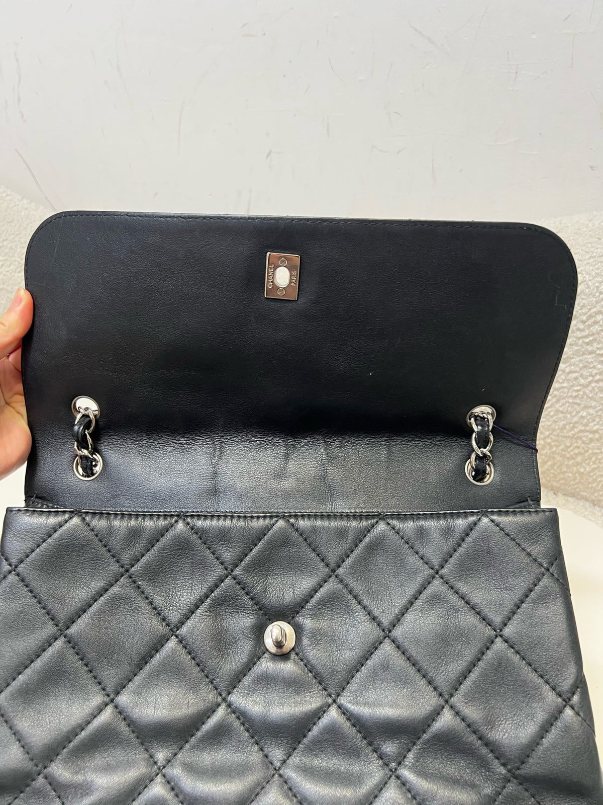 Chanel - Classic Flap - Leather - Black - (large)