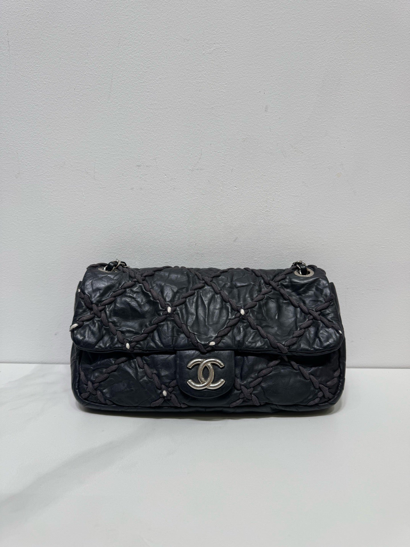Chanel - Classic Flap - Leather - Black - (medium)