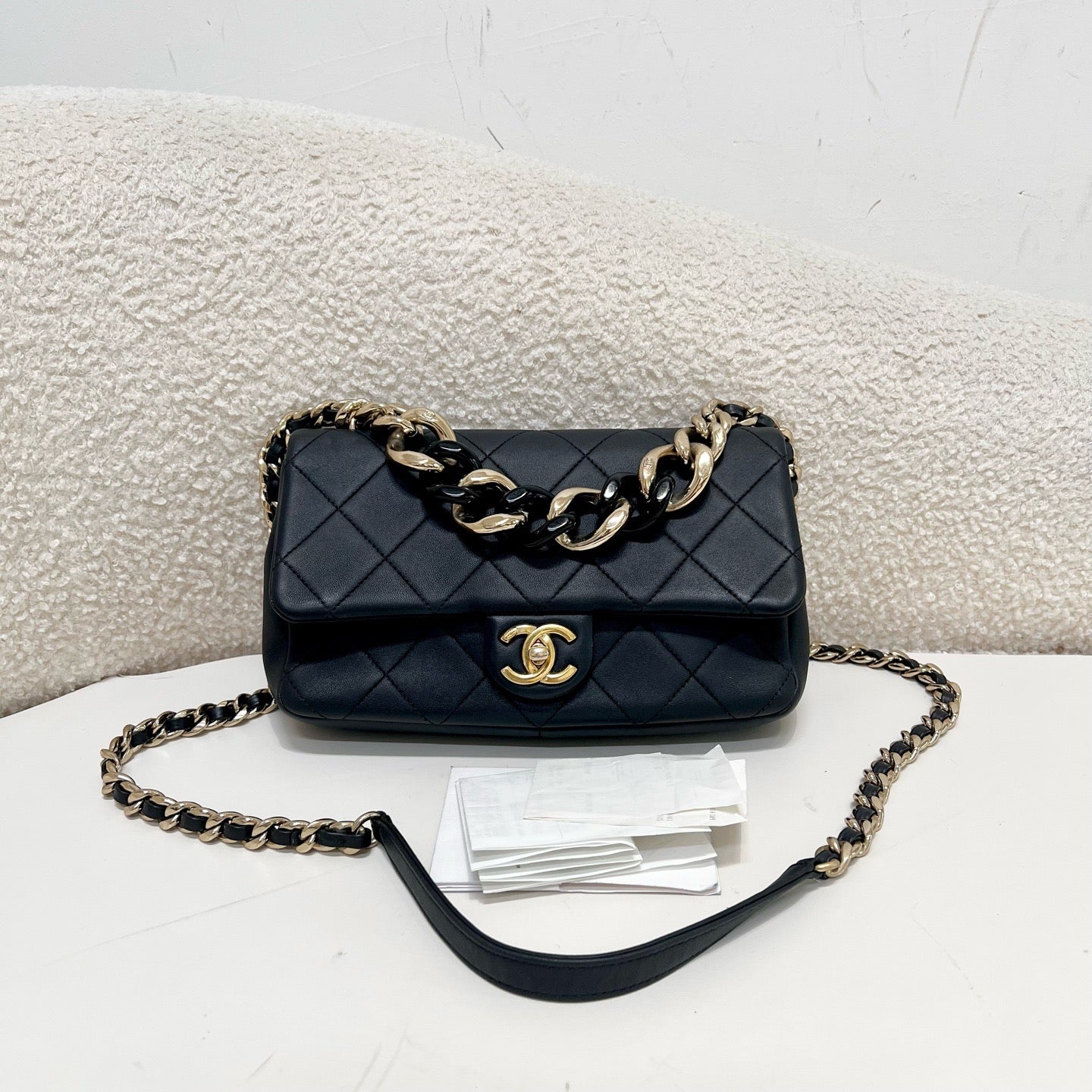 Chanel - Classic Flap - Leather - Black - (medium)