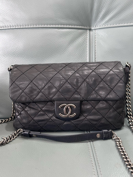 Chanel - Classic Flap - Leather - Black - (medium)