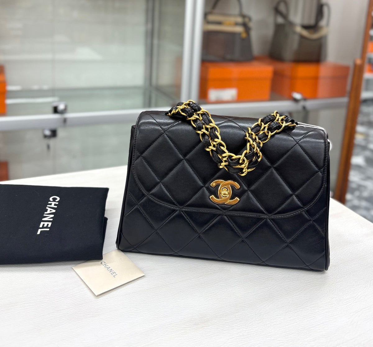 Chanel - Classic Flap - Leather - Black - (medium)