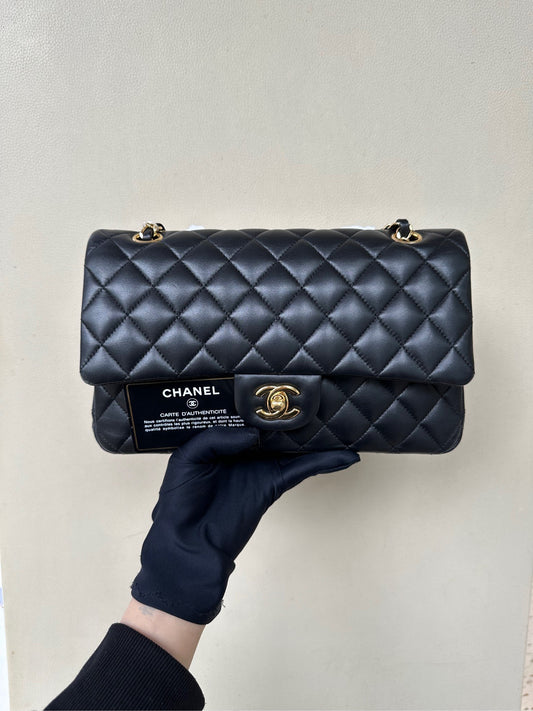 Chanel - Classic Flap - Leather - Black - (medium)