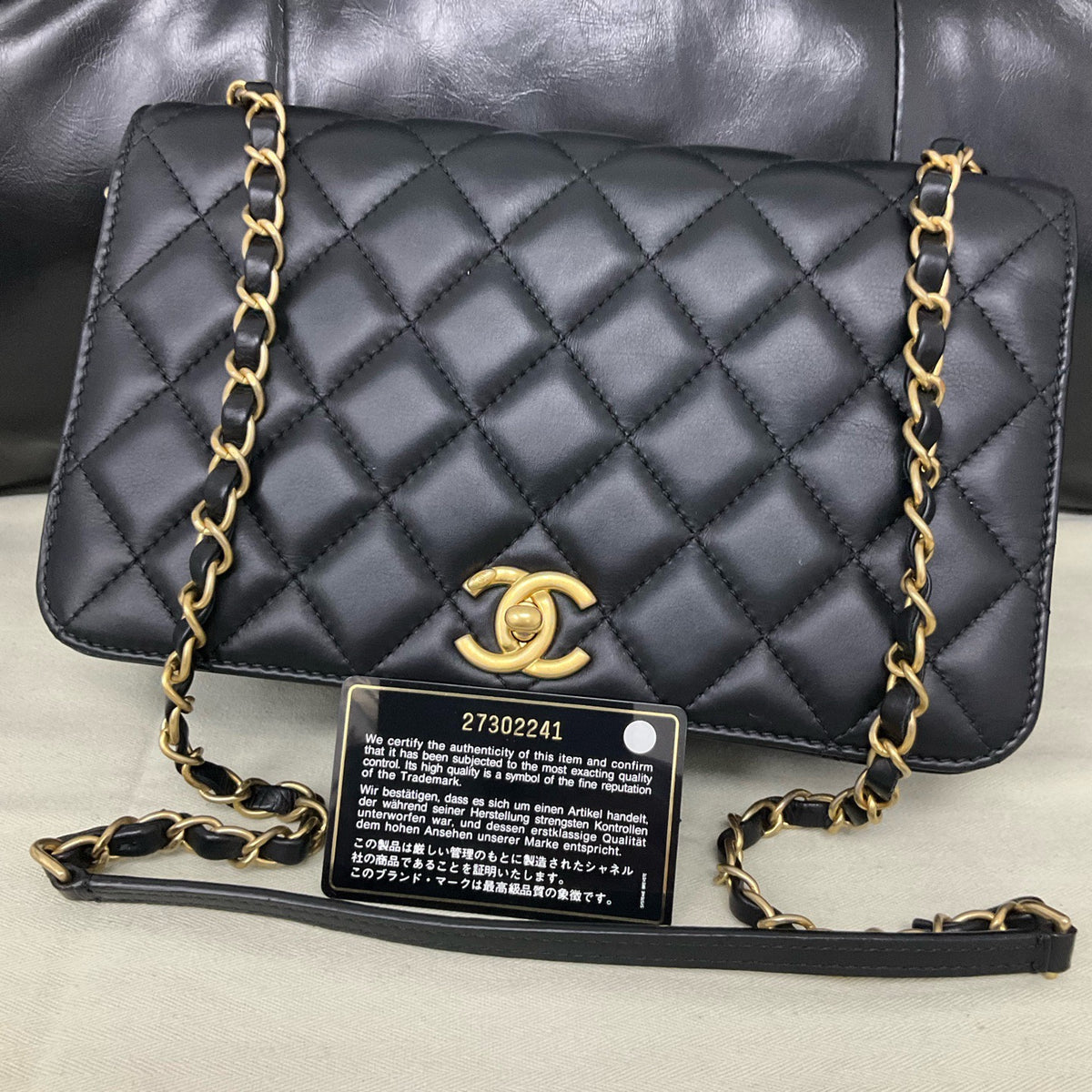 Chanel - Classic Flap - Leather - Black - (medium)