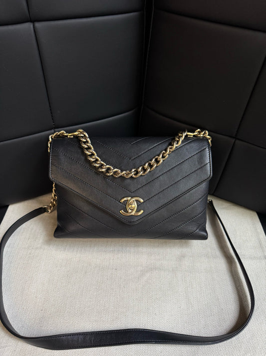 Chanel - Classic Flap - Leather - Black - (medium)
