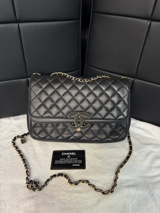 Chanel - Classic Flap - Leather - Black - (medium)