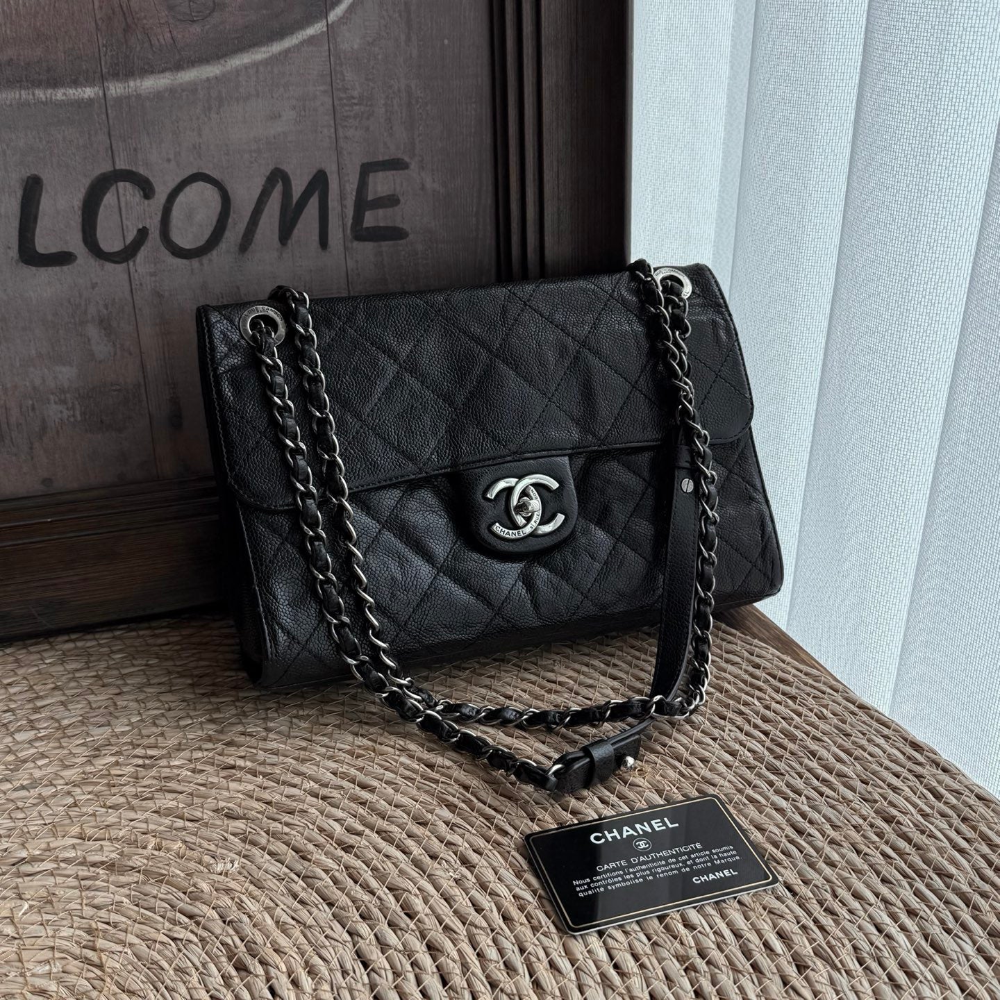 Chanel - Classic Flap - Leather - Black - (medium)