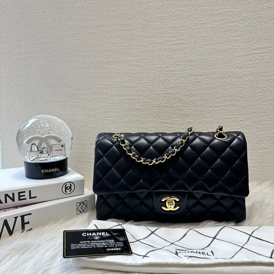 Chanel - Classic Flap - Leather - Black - (medium)
